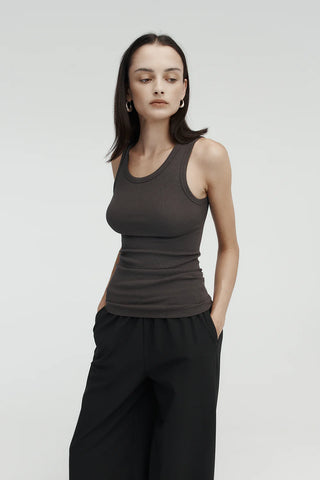 REBE - Ribbed Tank Top Brown